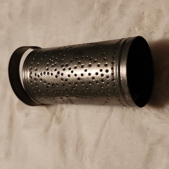 Irvins tinware co  Pineapple 🍍 designed Tinware - Picture 3 of 5